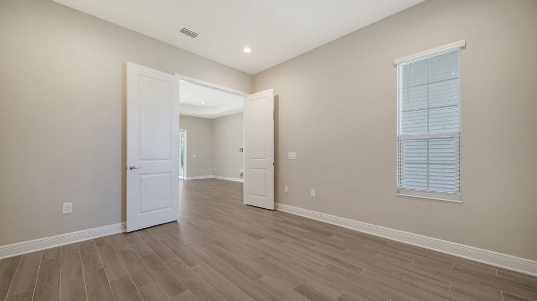 Spacious, unfurnished interior of a new home in Grand Palm, Venice (Image 18). Spacious, unfurnished interior of a new home in Grand Palm, Venice (Image 18).