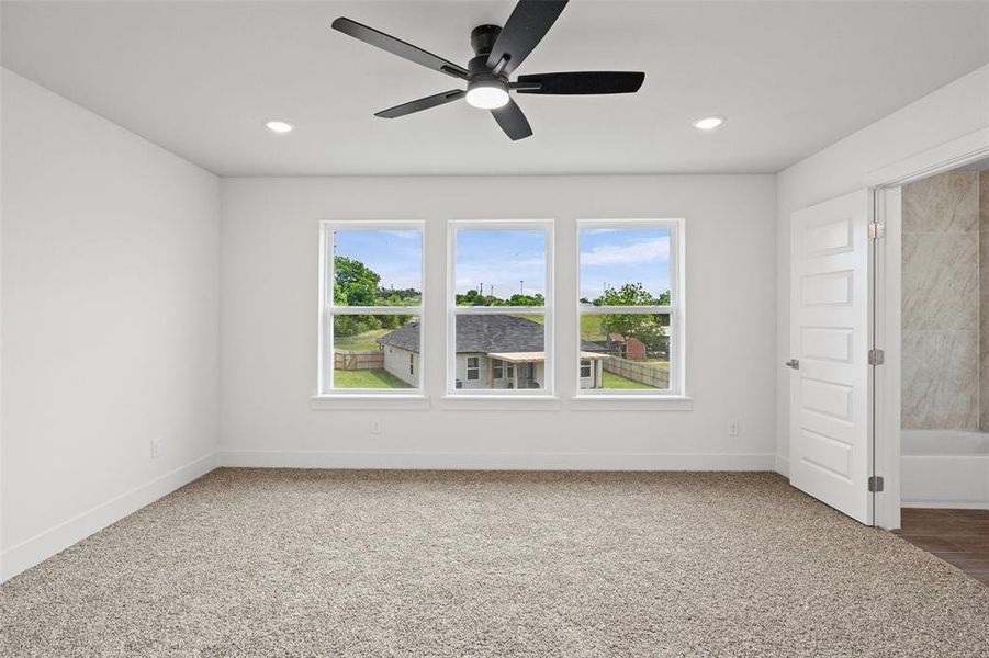 Spacious, unfurnished interior of a new home in , Granbury (Image 32).