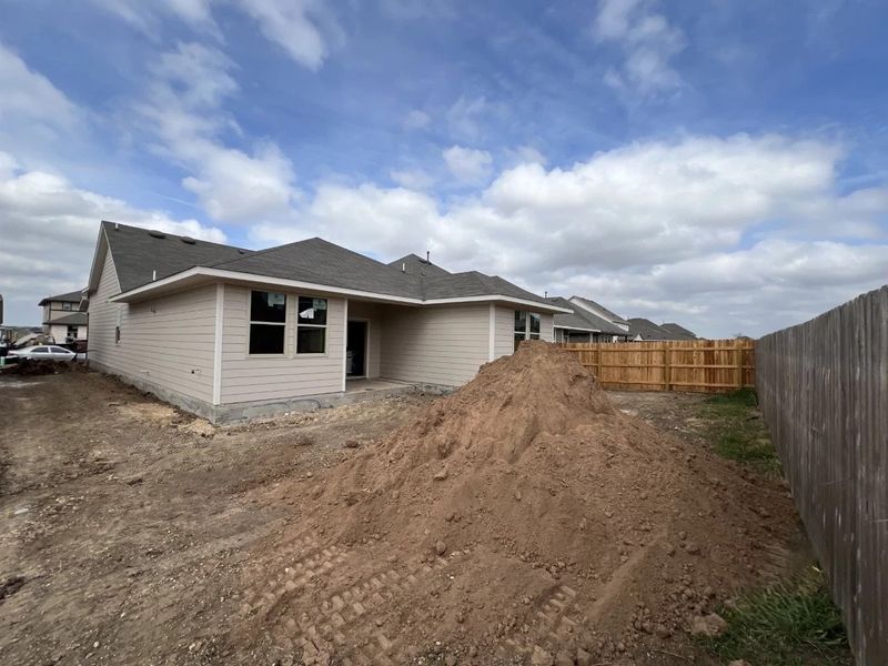 Exterior details and patio area of a home in Rolling Glen, Hutto (Image 3).