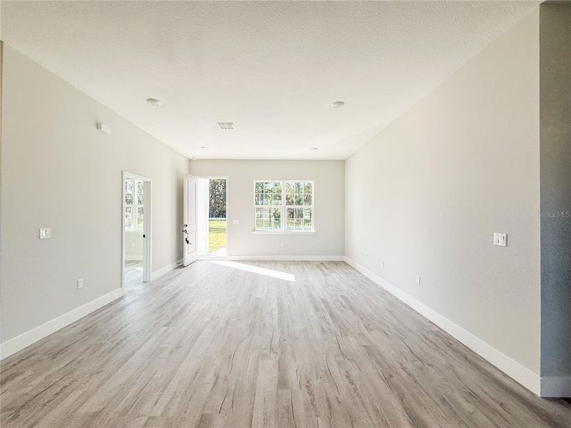 Spacious, unfurnished interior of a new home in , Ocala (Image 21).