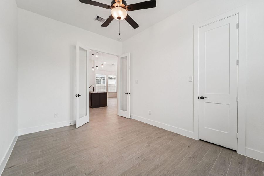 Spacious, unfurnished interior of a new home in Kresston, Montgomery (Image 20).