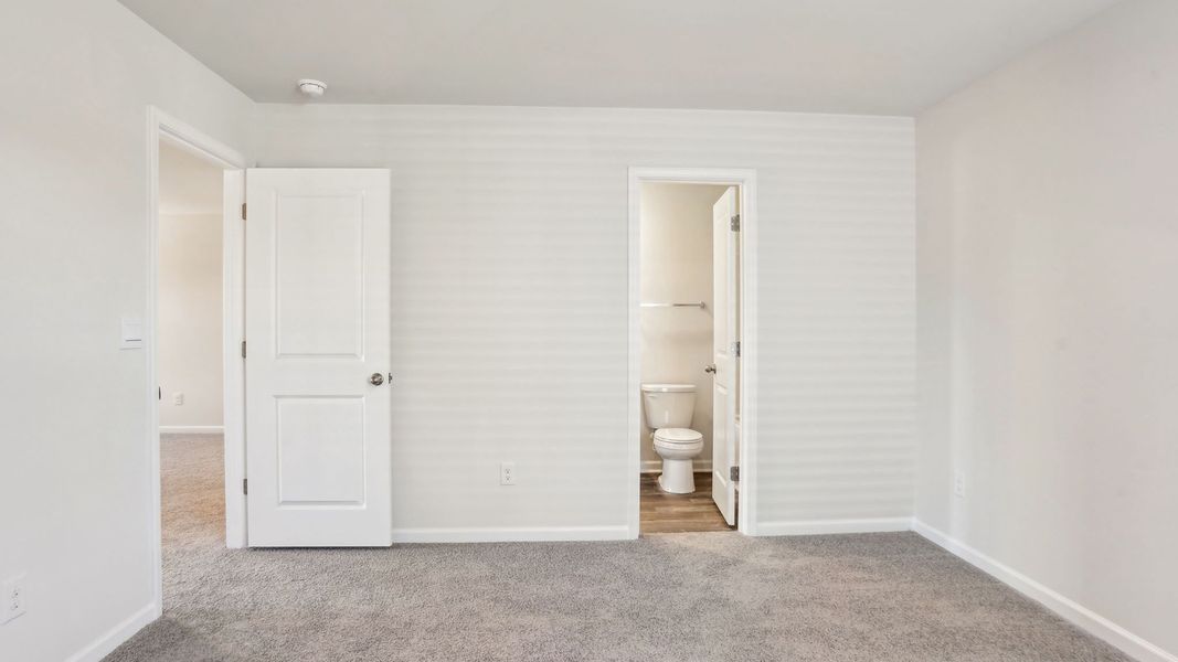 Spacious, unfurnished interior of a new home in Valleywood Farms, Waynesville (Image 26).