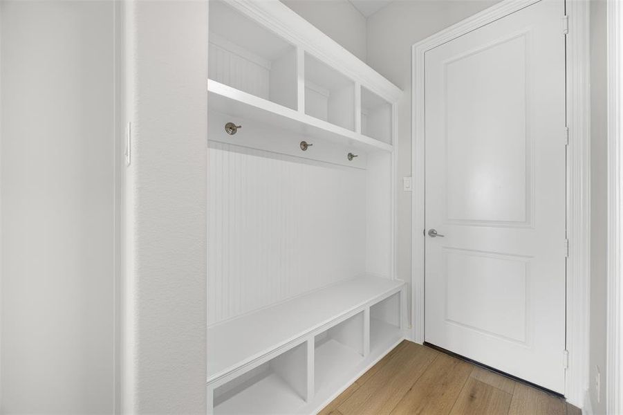 Spacious, unfurnished interior of a new home in Waterfall Ranch - 1 Acre Lots, Waxahachie (Image 23). Spacious, unfurnished interior of a new home in Waterfall Ranch - 1 Acre Lots, Waxahachie (Image 23).