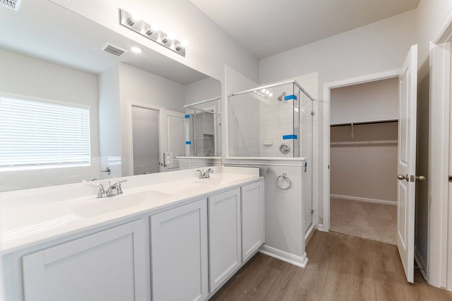 Furnished interior view inside a new home in Hannah Heights, Seguin (Image 7).