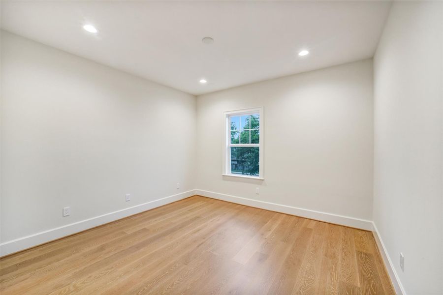 Spacious, unfurnished interior of a new home in , Houston (Image 32).