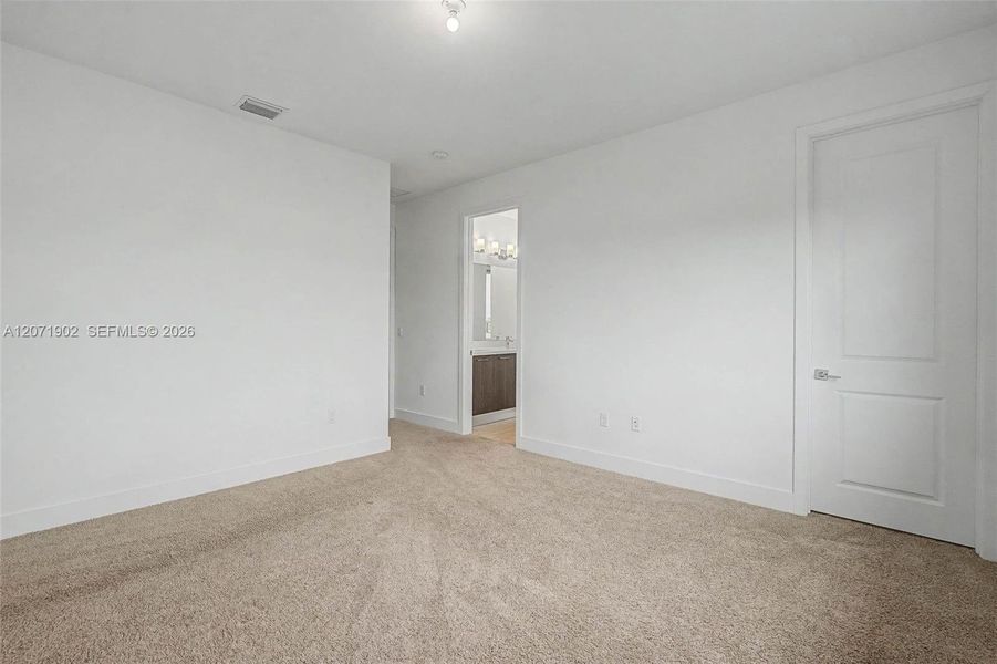 Spacious, unfurnished interior of a new home in , Davie (Image 43).