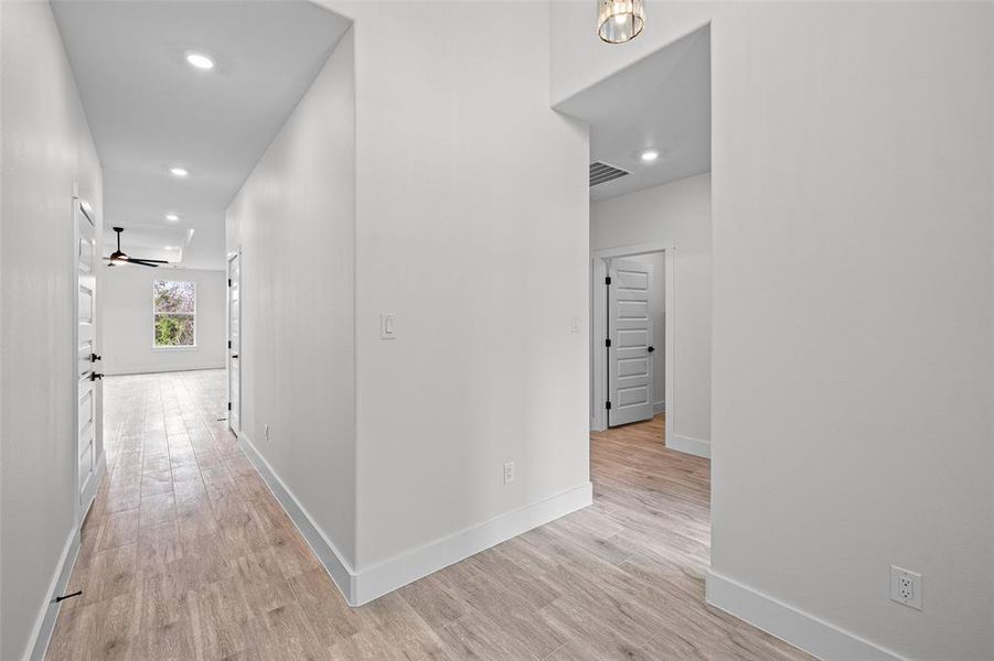 Spacious, unfurnished interior of a new home in , Granbury (Image 28). Spacious, unfurnished interior of a new home in , Granbury (Image 28).