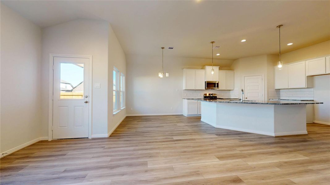 Spacious, unfurnished interior of a new home in Lexington Heights 50', Willis (Image 19).