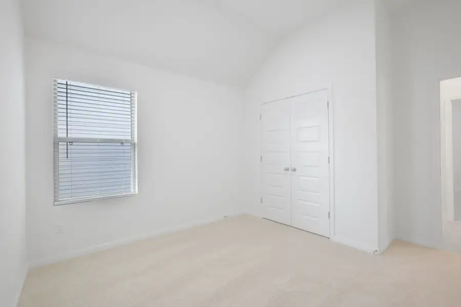 Spacious, unfurnished interior of a new home in Trinity Ranch, Elgin (Image 28).