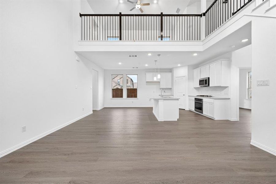 Spacious, unfurnished interior of a new home in Tarrytown, Crowley (Image 16).