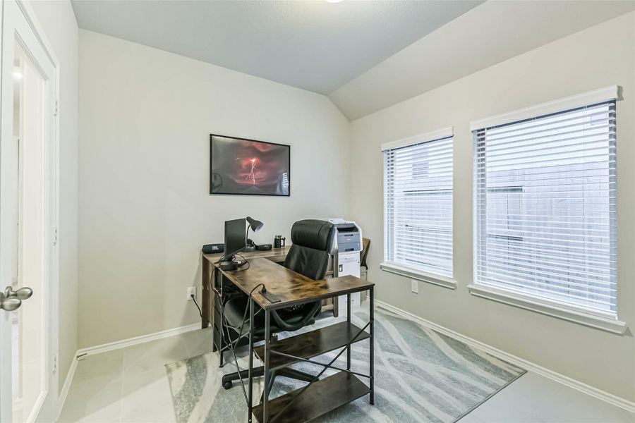 Furnished interior view inside a new home in Escondido 45', Magnolia (Image 32).