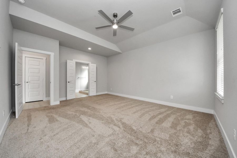 Spacious, unfurnished interior of a new home in Sunterra, Katy (Image 23). Spacious, unfurnished interior of a new home in Sunterra, Katy (Image 23).