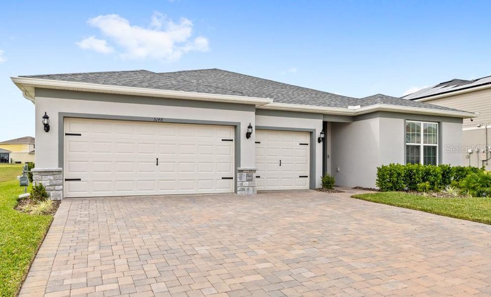Exterior details and patio area of a home in Foothills Preserve, Mount Dora (Image 27).
