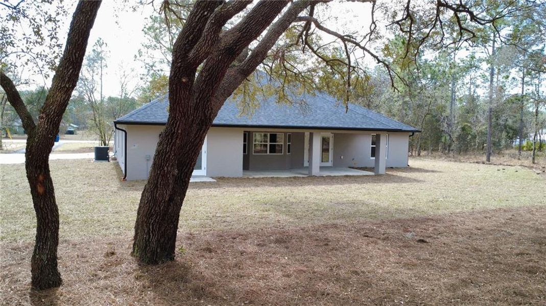 Exterior details and patio area of a home in , Dunnellon (Image 18).