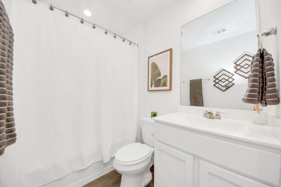 Furnished interior view inside a new home in , Rosharon (Image 19).