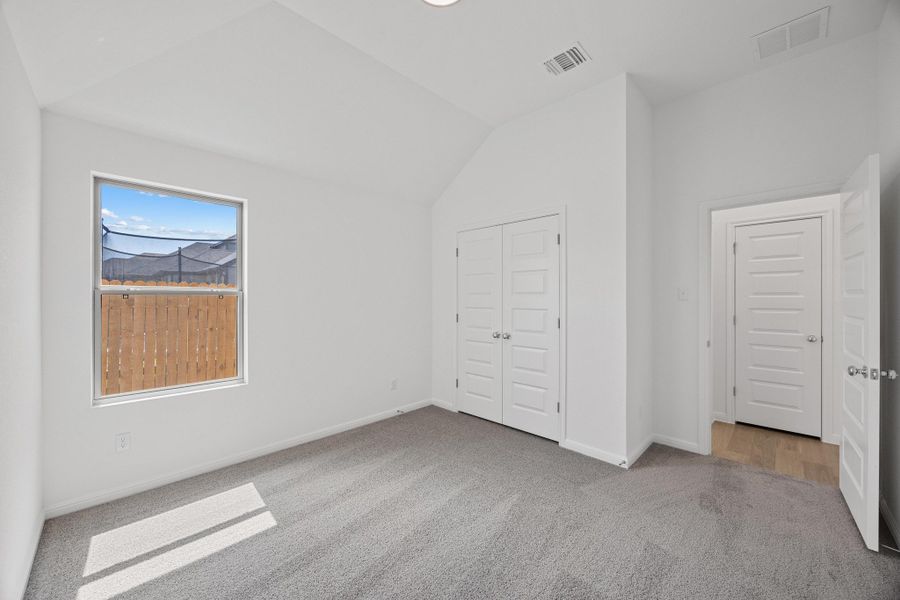 Spacious, unfurnished interior of a new home in Trinity Ranch, Elgin (Image 24).
