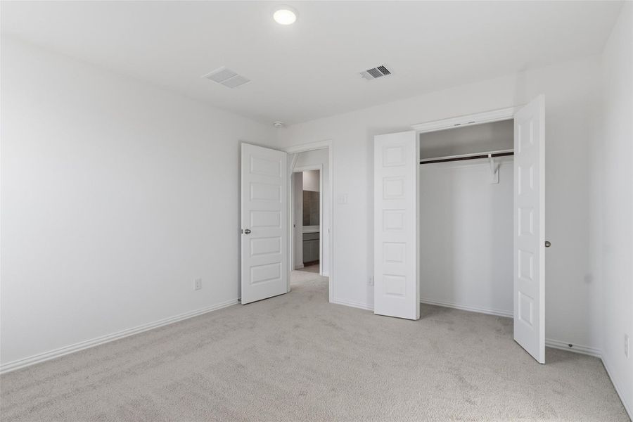 Spacious, unfurnished interior of a new home in Oakwood Estates, Waller (Image 28).