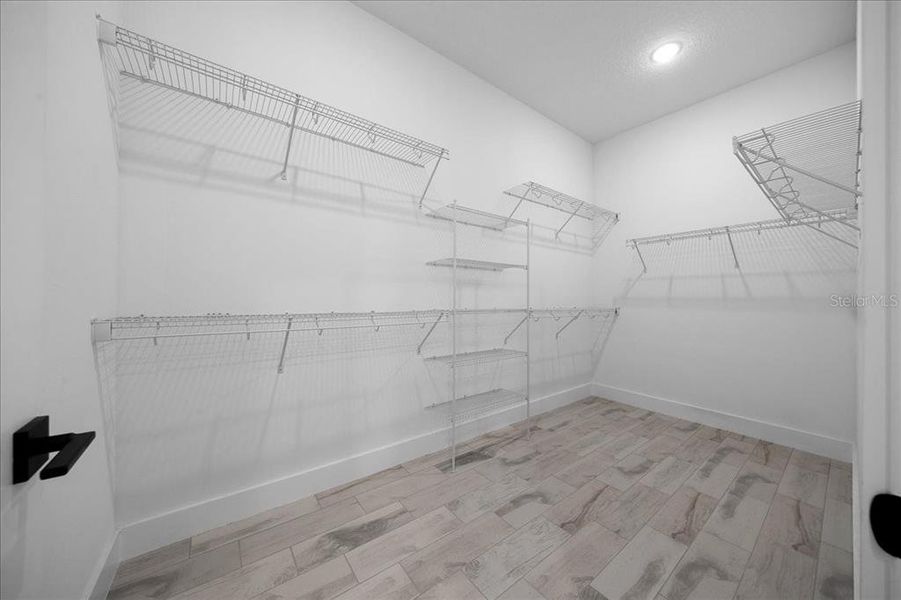 Spacious, unfurnished interior of a new home in , Ocala (Image 20).