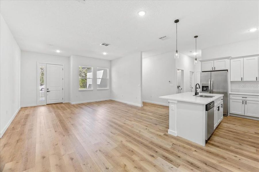 Spacious, unfurnished interior of a new home in , Citrus Springs (Image 13).