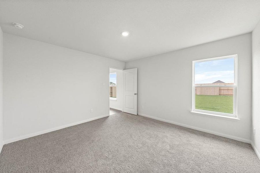 Spacious, unfurnished interior of a new home in Retreat at Fossil Creek, Fort Worth (Image 8).