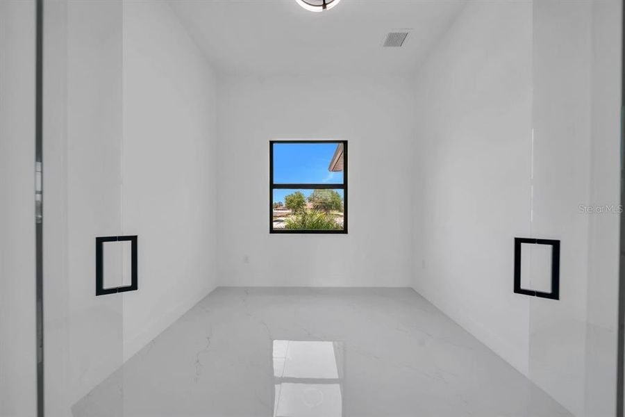 Spacious, unfurnished interior of a new home in , Lehigh Acres (Image 17).