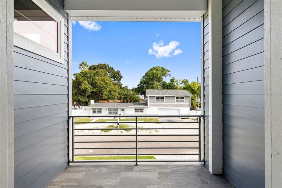Exterior details and patio area of a home in , St. Petersburg (Image 4).
