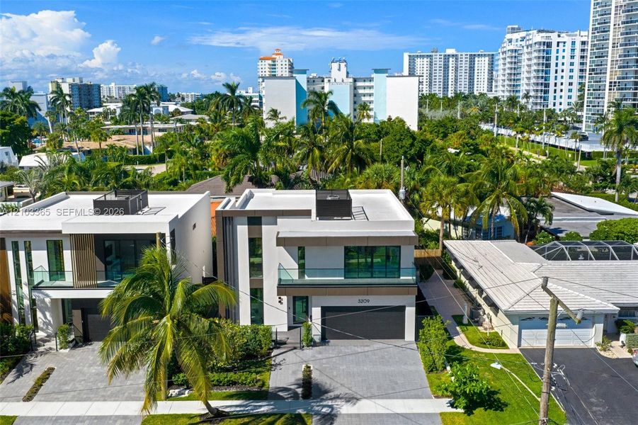 Condo located in Fort Lauderdale, FL showcasing its design and architecture (Image 5). Condo located in Fort Lauderdale, FL showcasing its design and architecture (Image 5).