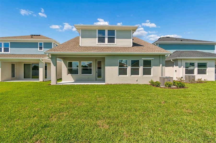 Exterior details and patio area of a home in Eastlyn, Bradenton (Image 3).