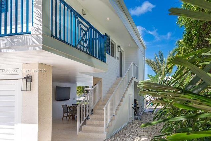 Exterior details and patio area of a home in , Islamorada, Village of Islands (Image 38).