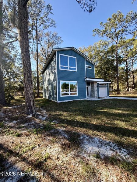 Exterior details and patio area of a home in , Jacksonville (Image 18).