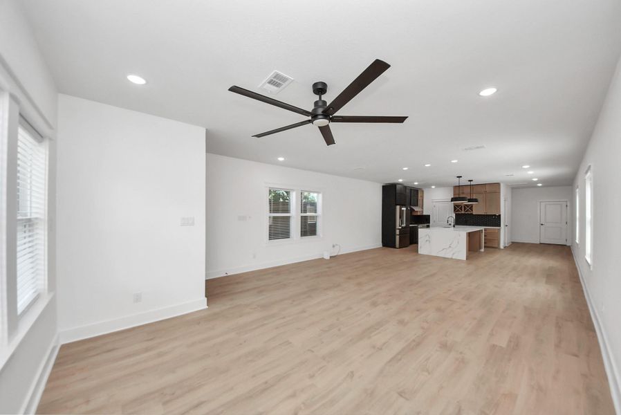 Spacious, unfurnished interior of a new home in , Houston (Image 32).