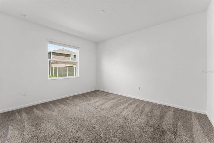 Spacious, unfurnished interior of a new home in Peace Creek Reserve, Winter Haven (Image 16).