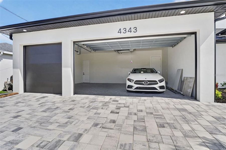Exterior details and patio area of a home in , Cape Coral (Image 35).