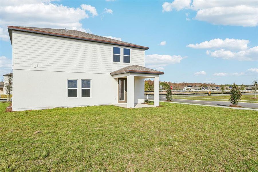 Exterior details and patio area of a home in Tyson Reserve, St. Cloud (Image 3).