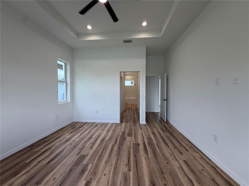 Spacious, unfurnished interior of a new home in , Lehigh Acres (Image 10).