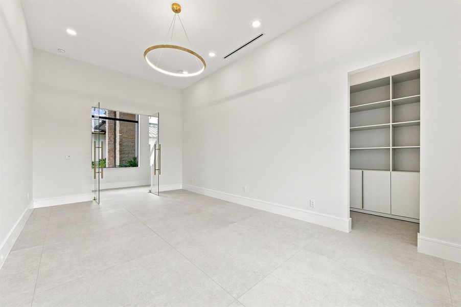 Flex room / Gym/ Second Office