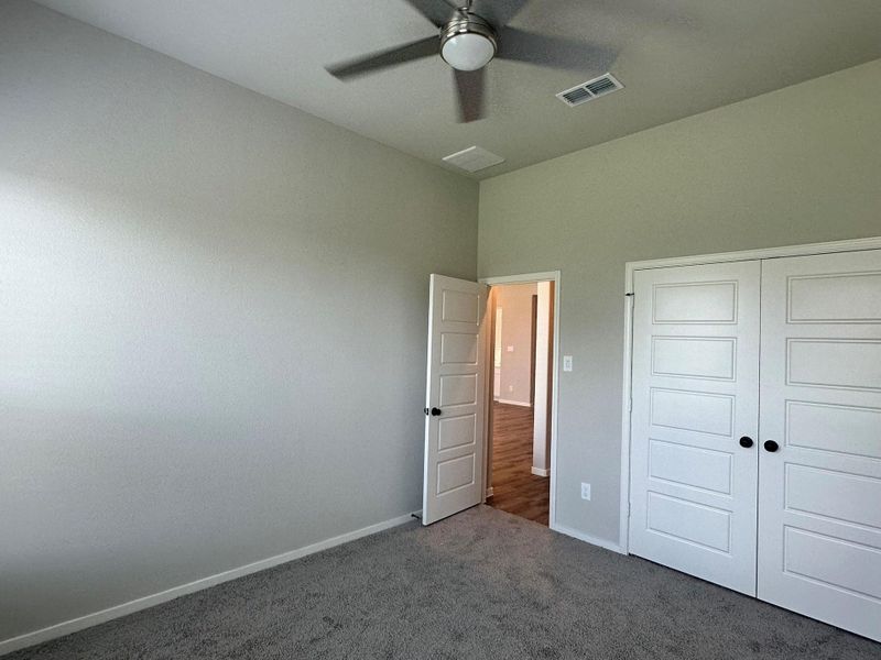 Spacious, unfurnished interior of a new home in Creekhaven, Iowa Colony (Image 17). Spacious, unfurnished interior of a new home in Creekhaven, Iowa Colony (Image 17).