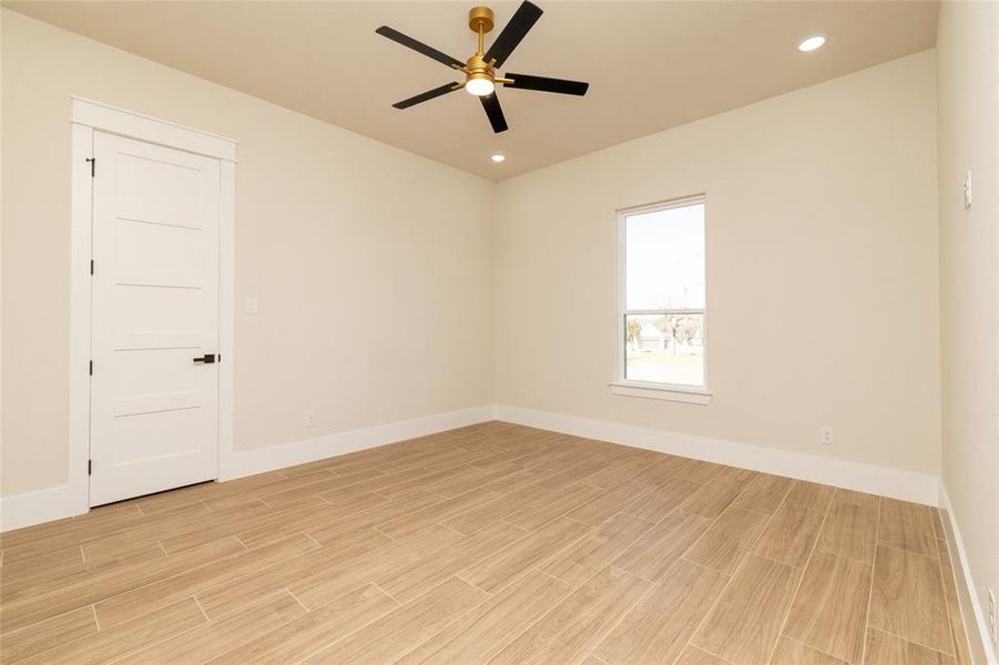 Spacious, unfurnished interior of a new home in , Granbury (Image 35).