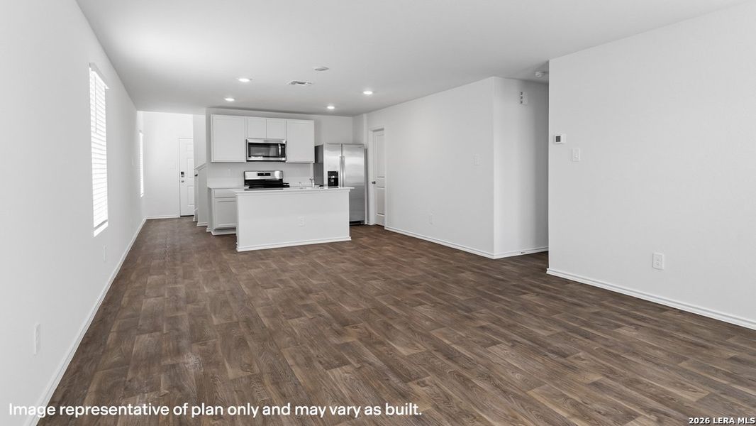 Spacious, unfurnished interior of a new home in Preserve at Medina, Von Ormy (Image 18).