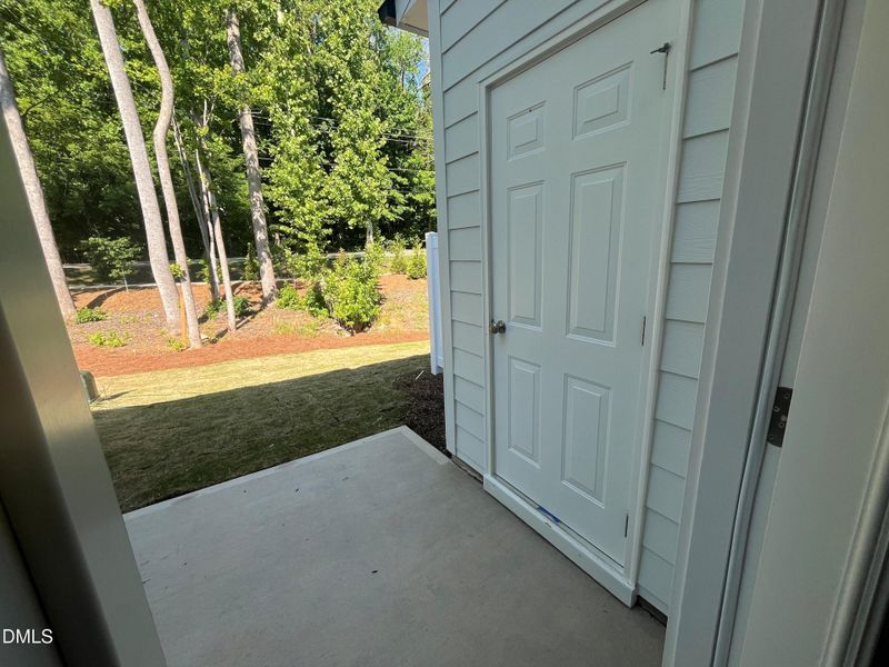 Rear view/with storage shed Rear view/with storage shed