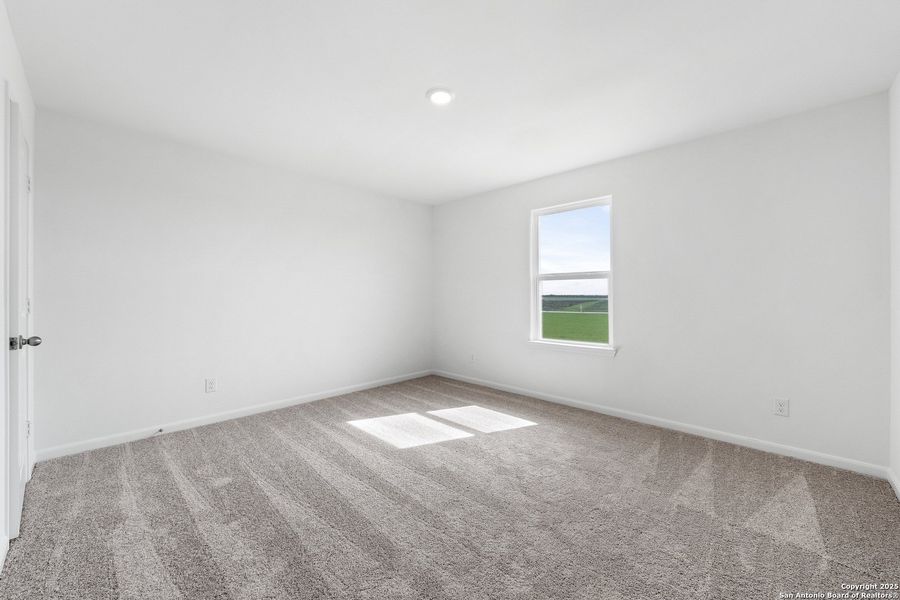 Spacious, unfurnished interior of a new home in Rosewood Estates, Lytle (Image 17).