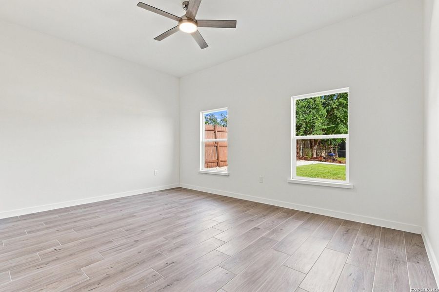 Spacious, unfurnished interior of a new home in , Selma (Image 19).