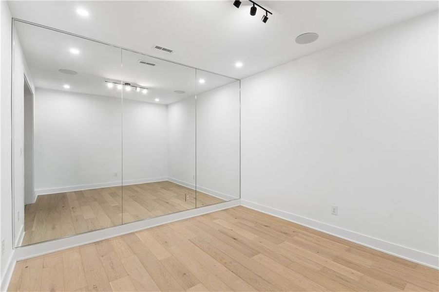 Spacious, unfurnished interior of a new home in , Roswell (Image 38).