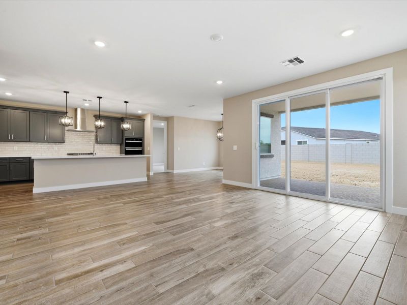 Spacious, unfurnished interior of a new home in Legacy Place, Glendale (Image 13).