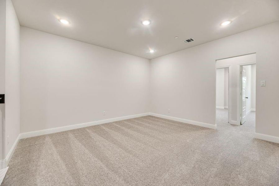 Spacious, unfurnished interior of a new home in Bayside, Rowlett (Image 20).