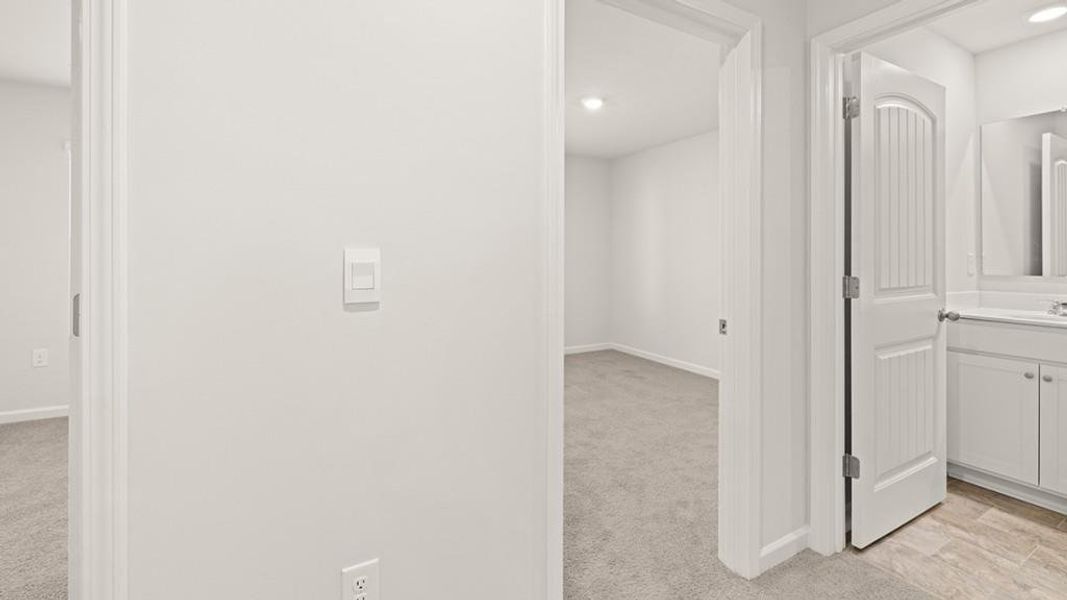 Spacious, unfurnished interior of a new home in Mountain Park, Dahlonega (Image 31).