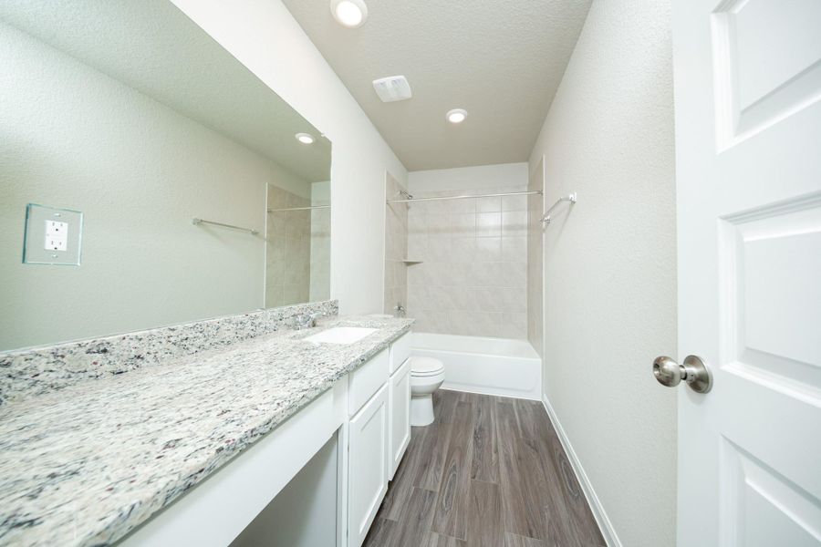 Image 15 of a home in Bammel Oaks.