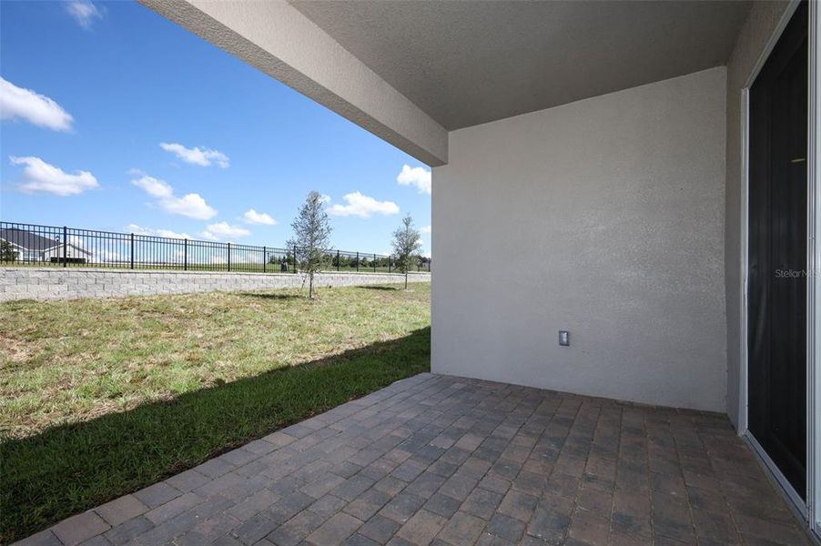 Exterior details and patio area of a home in Wolf Lake Ranch, Apopka (Image 3).