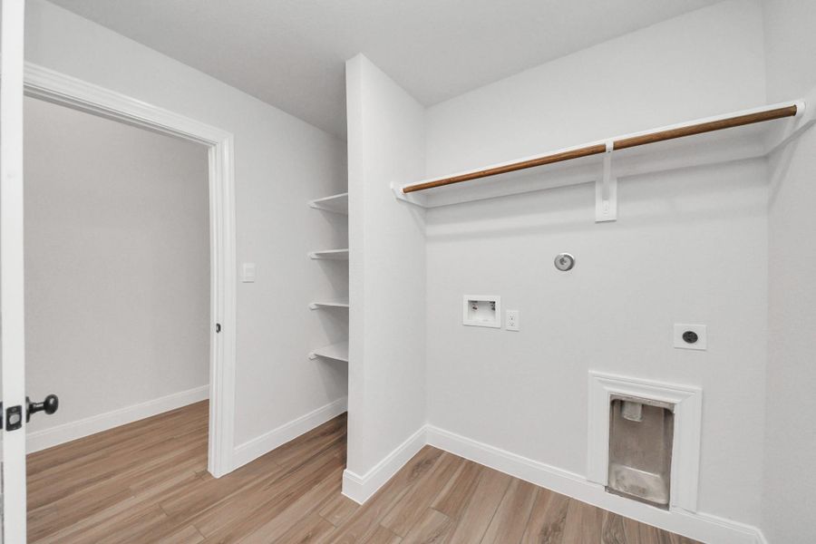 Spacious, unfurnished interior of a new home in Grand Oaks Reserve, Cleveland (Image 20).