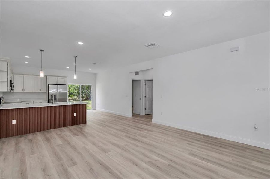 Spacious, unfurnished interior of a new home in , Citrus Springs (Image 29).
